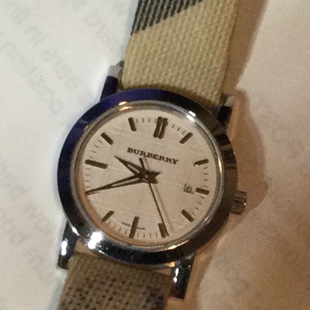 Burberry Cream 28 mm watch case